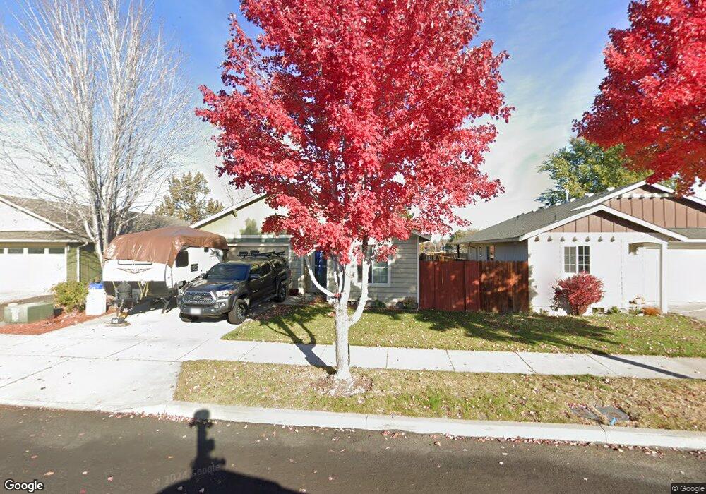 2821 SW Cascade Ave, Redmond, OR 97756 - photo 1