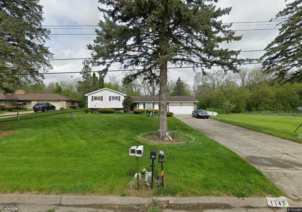 1147 Carter Dr, Flint, MI 48532 - photo 1