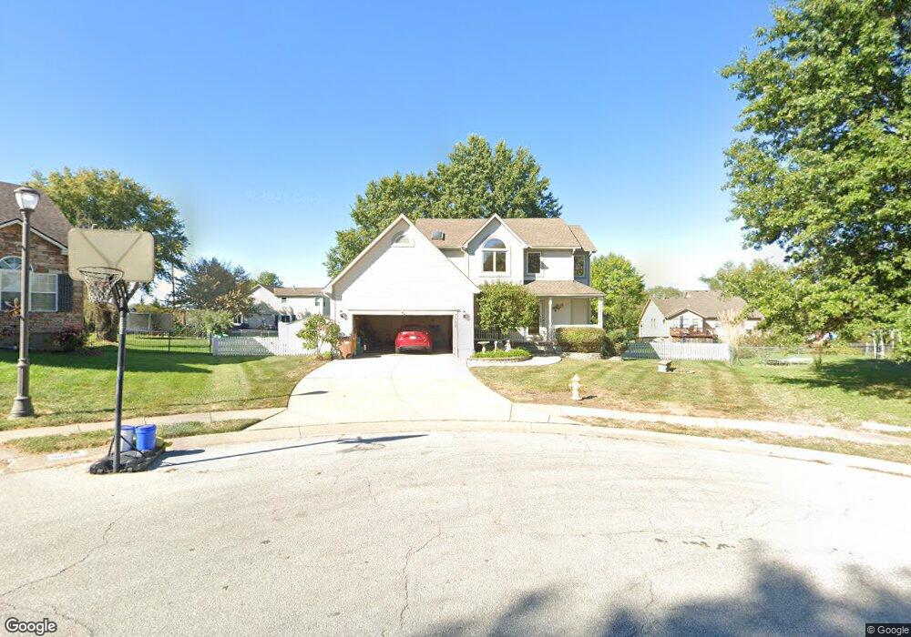 1002 Cedar Ct, Raymore, MO 64083 - photo 1