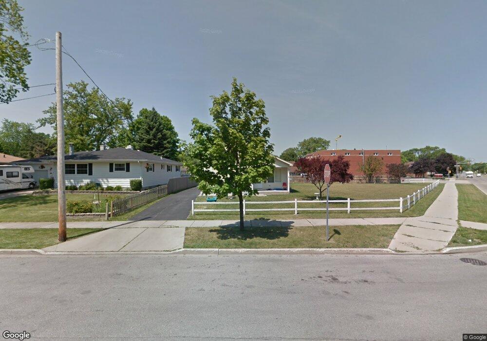 1840 Chestnut St, Waukegan, IL 60087 - photo 1