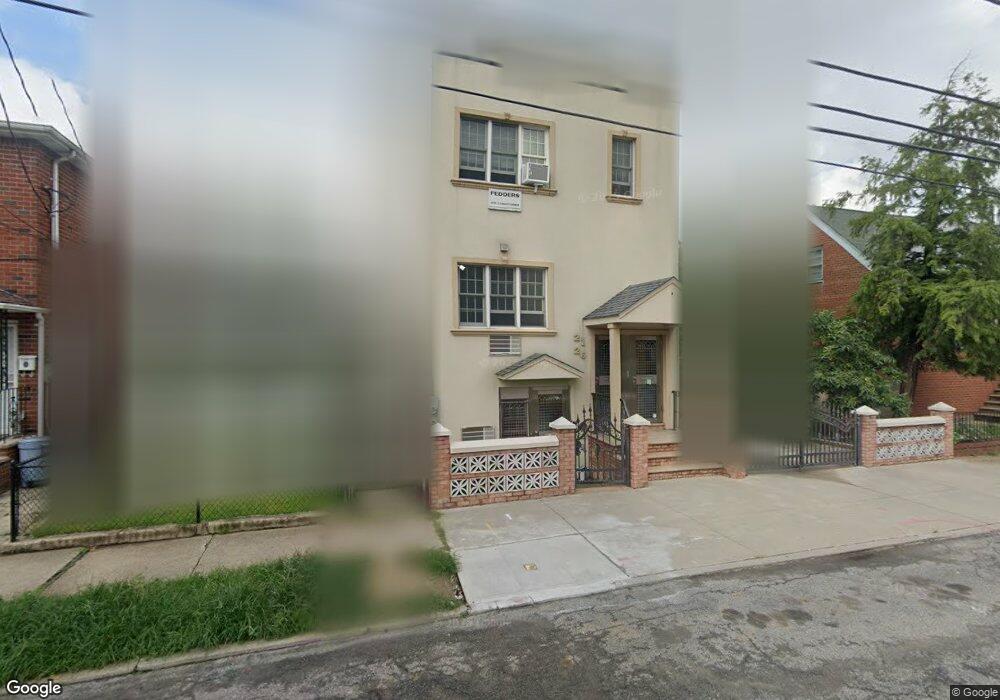 21-26 48 Th St unit 1, New York City, NY 11105 - photo 1