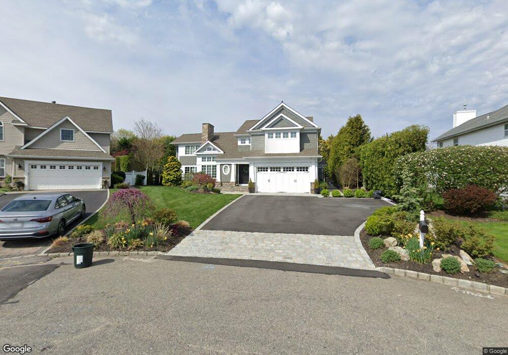 3 Shinnecock Ct, ComMacK, NY 11725 - photo 1