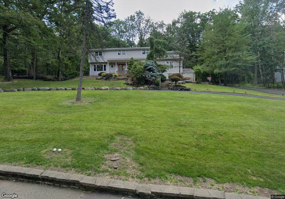 130 Oakridge Ln, Watchung, NJ 07069 - photo 1