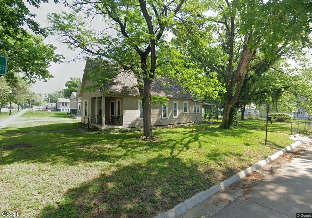 1934 SW Washburn Ave, Topeka, KS 66604 - photo 1
