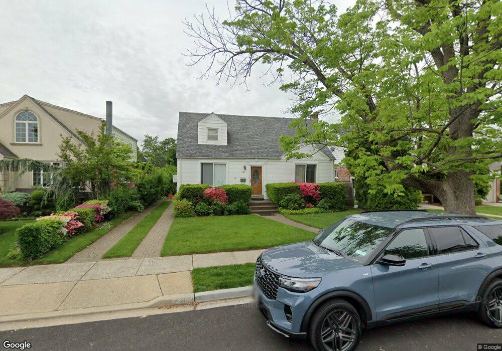 283 Whitehall Rd S, Garden City, NY 11530 - photo 1