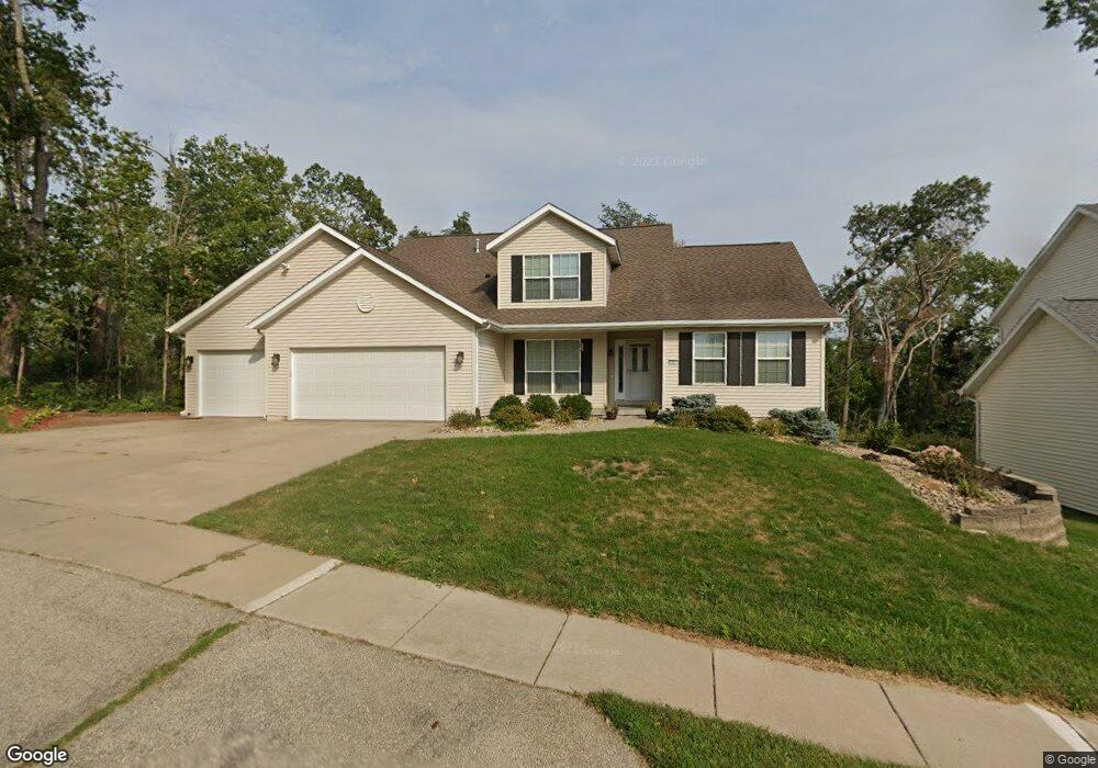 1827 23rd St NW, Cedar Rapids, IA 52405 - photo 1