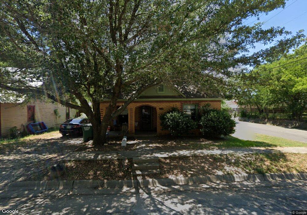 1019 N Clements St, Gainesville, TX 76240 - photo 1