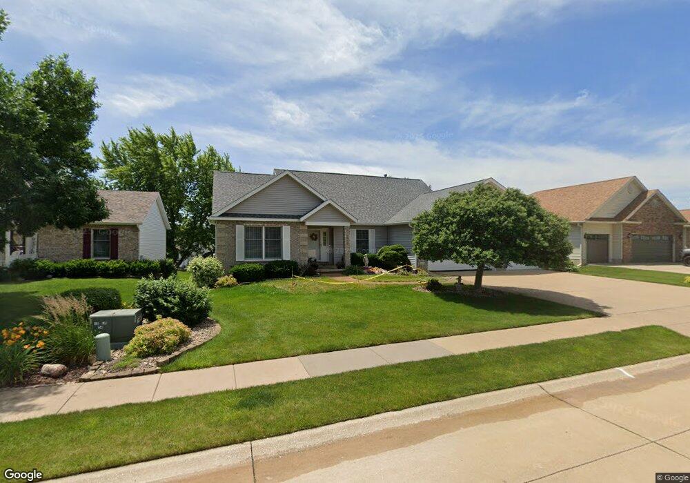 1915 E 47th Place, Davenport, IA 52807 - photo 1