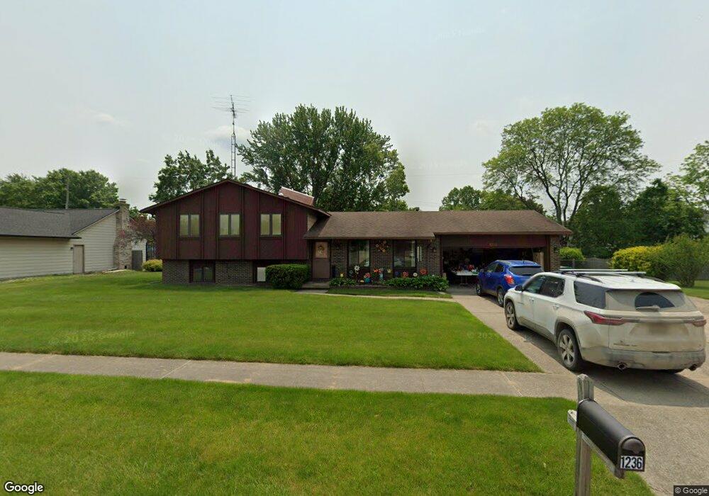 1236 Springview Dr, Flushing, MI 48433 - photo 1