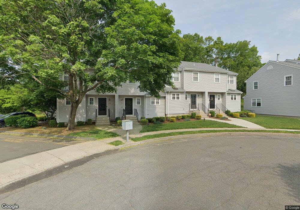 310 Red Oak Ln, Bridgeport, CT 06606 - photo 1