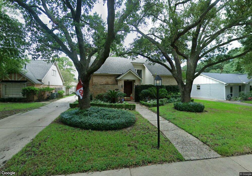 10214 Meadow Lake Ln, Houston, TX 77042 - photo 1