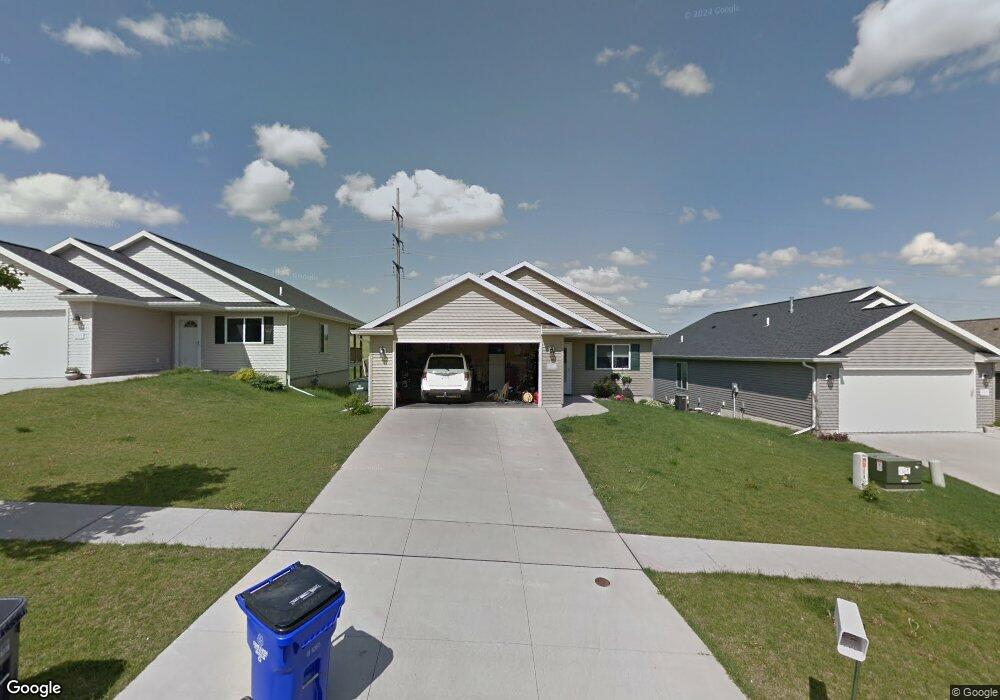 327 Moose Dr NW, Cedar Rapids, IA 52405 - photo 1