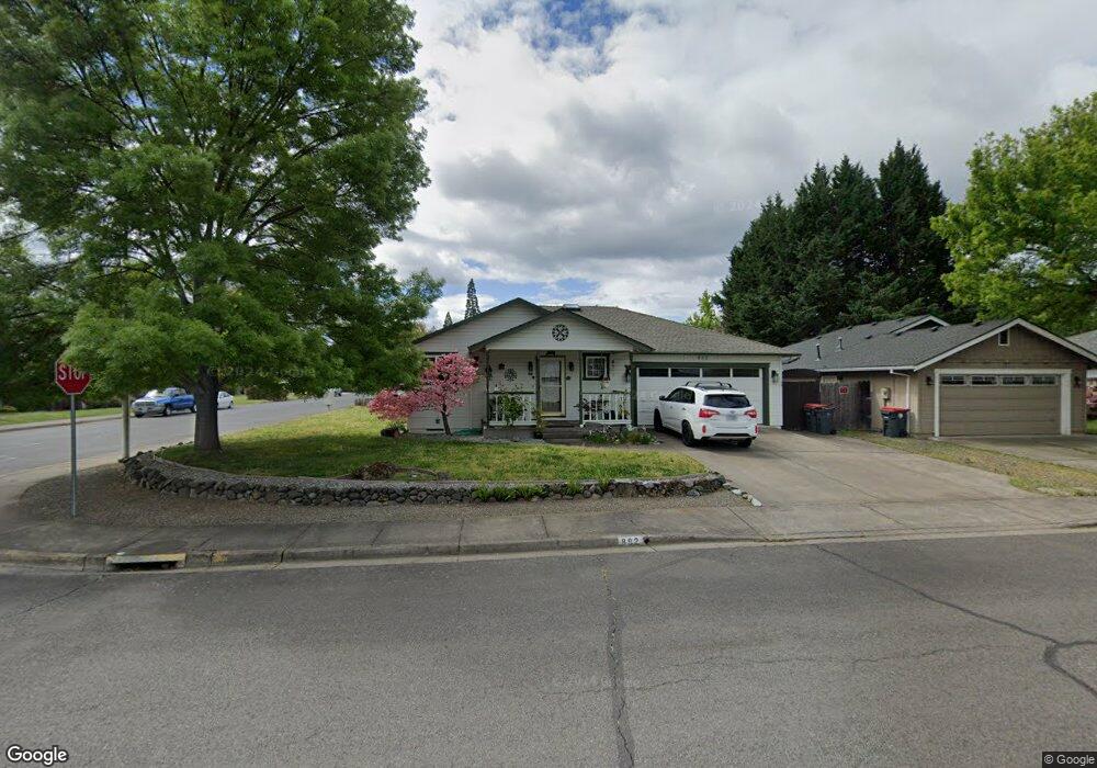 892 Westrop Dr, Central Point, OR 97502 - photo 1