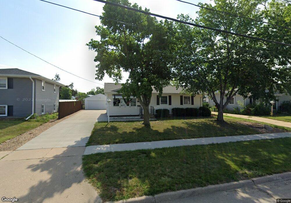 2107 Lauren Dr SW, Cedar Rapids, IA 52404 - photo 1