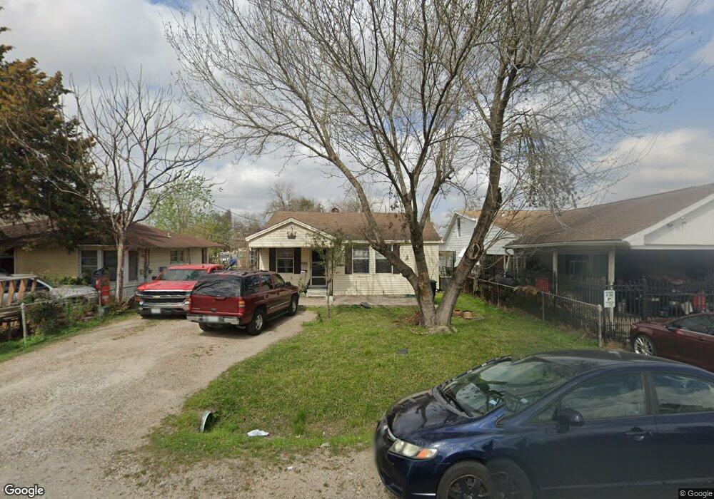 215 Burress St, Houston, TX 77022 - photo 1