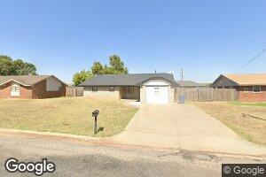 809 E 9th St, Cordell, OK 73632