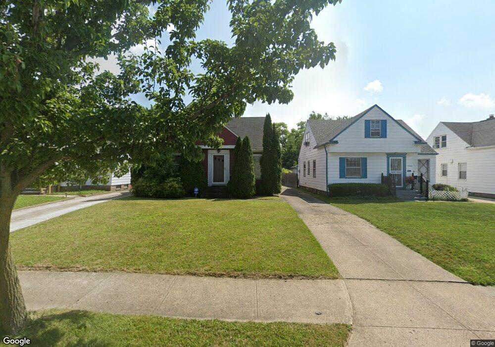 19920 Mccracken Rd, Maple Heights, OH 44137 - photo 1