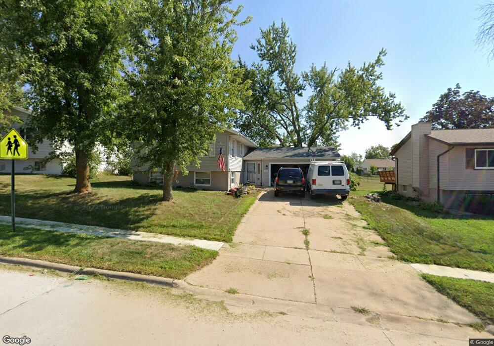 1215 38th St NW, Cedar Rapids, IA 52405 - photo 1