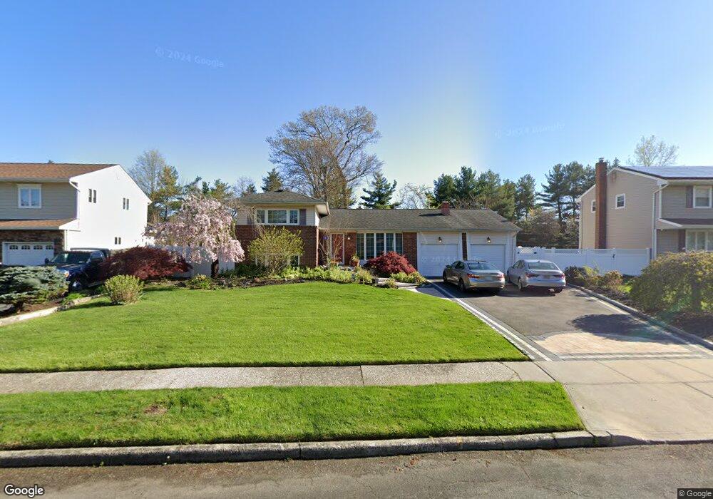 40 Schuyler Dr, ComMacK, NY 11725 - photo 1