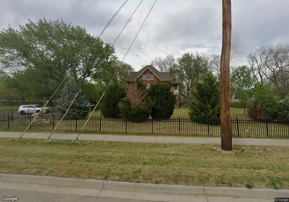 724 SW 4th St, Topeka, KS 66603 - photo 1