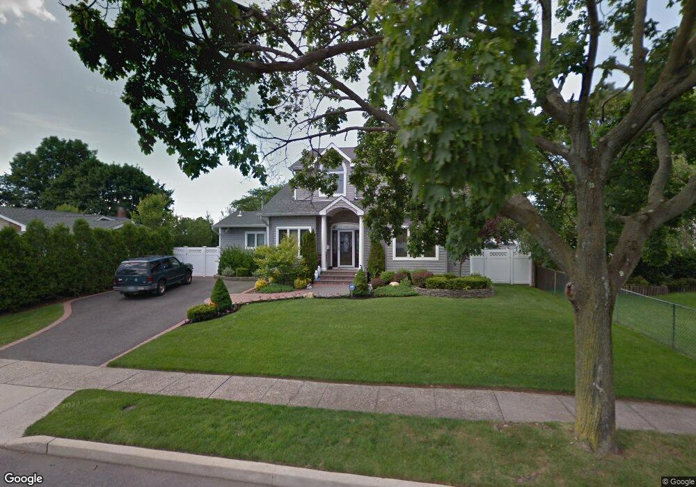 11 Dorian Ln, ComMacK, NY 11725 - photo 1