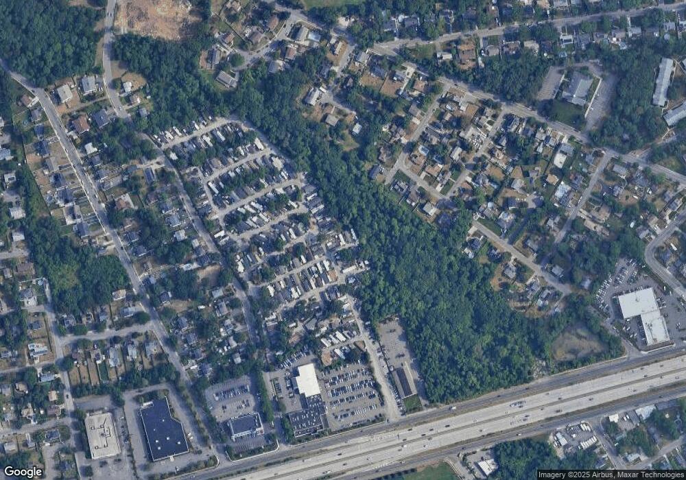 70 Robin Ln, Bay Shore, NY 11706 - photo 1