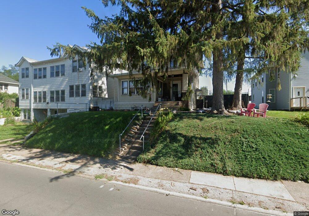 918 W Locust St, Davenport, IA 52804 - photo 1