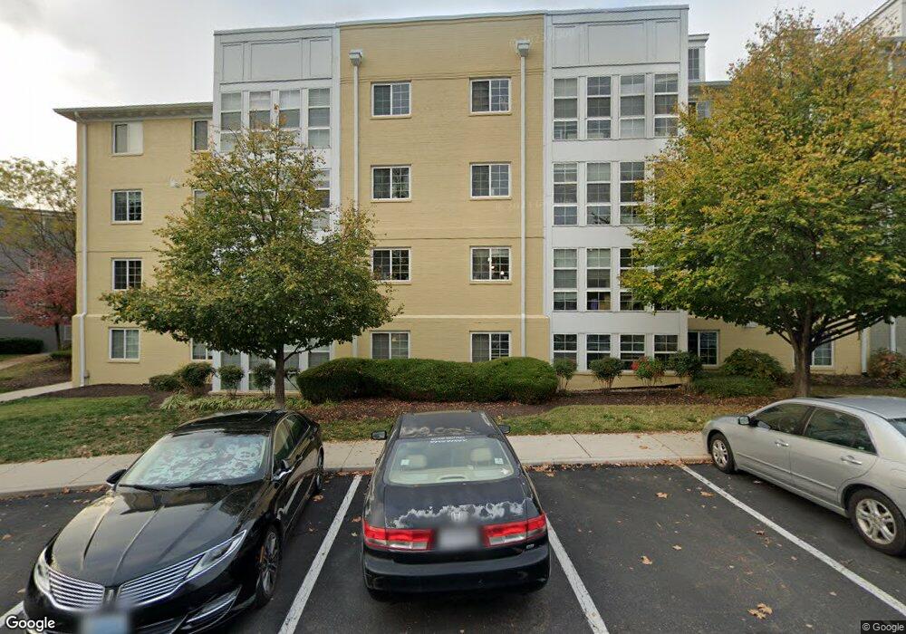 4069 S Four Mile Run Dr unit 304, Arlington, VA 22204 - photo 1