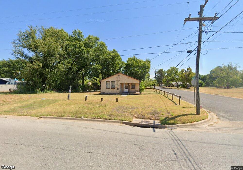 202 N Alamo St, Hearne, TX 77859 - photo 1