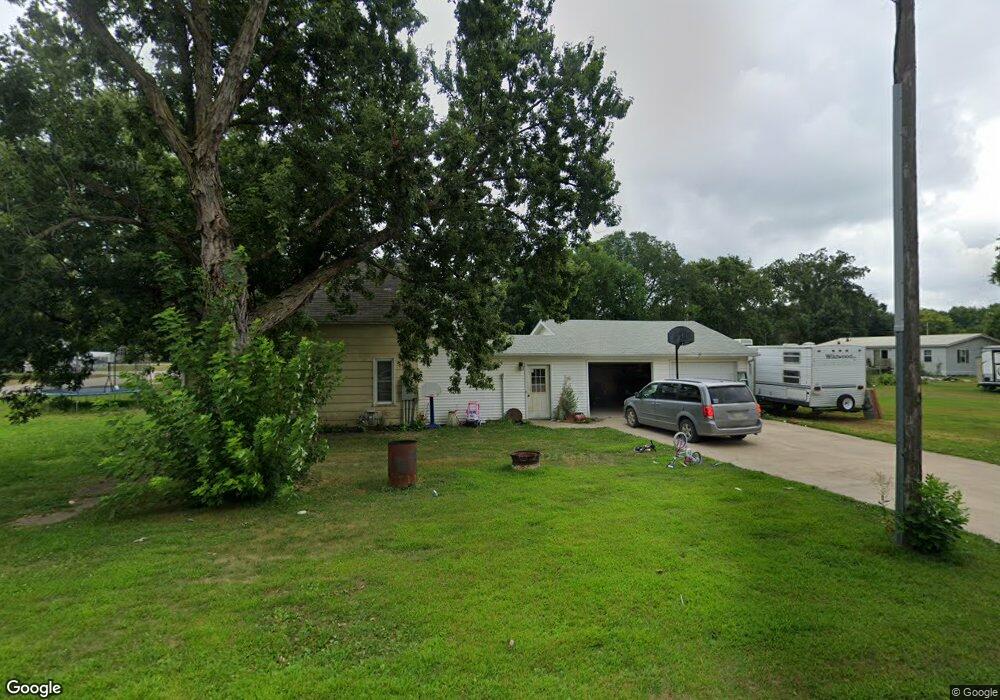 104 S Maple Ave, Graettinger, IA 51342 - photo 1