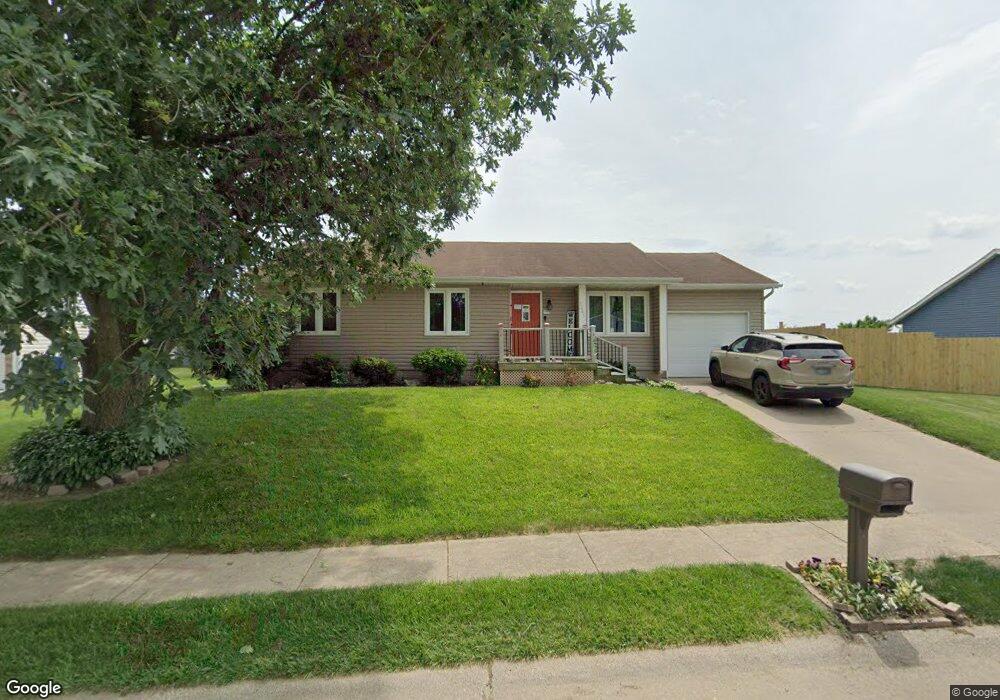 3203 W 40th St, Davenport, IA 52806 - photo 1