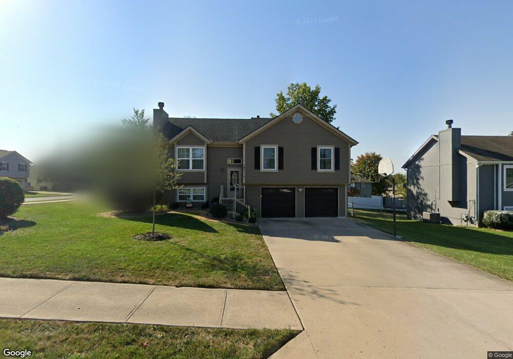 1601 Johnston Dr, Raymore, MO 64083 - photo 1