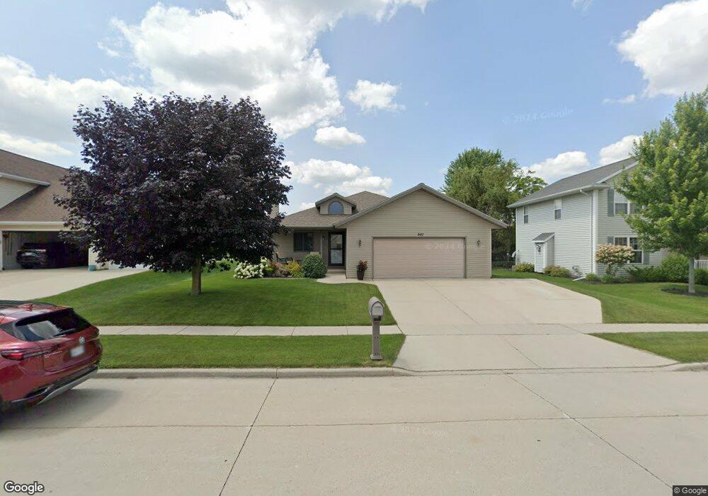 840 River Bluff Dr, Manitowoc, WI 54220 - photo 1