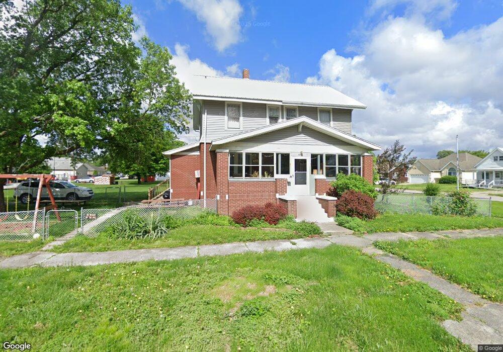 121 N 6th St, Mattoon, IL 61938 - photo 1