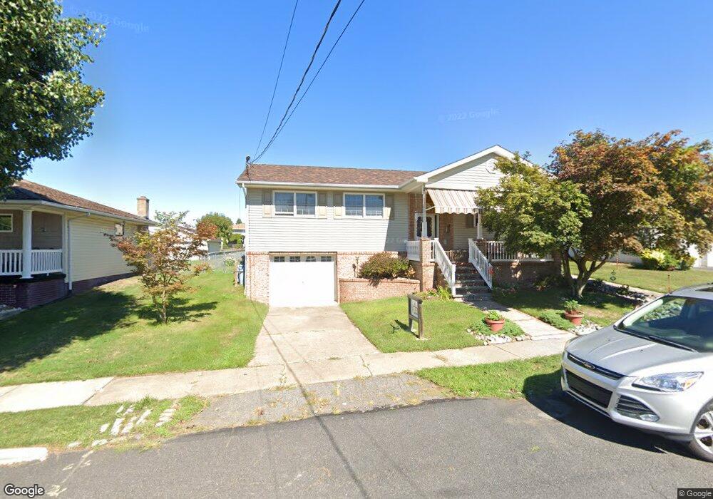 702 Center St, Taylor, PA 18517 - photo 1