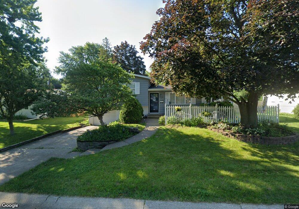 1229 Meadow Lane Dr, Bettendorf, IA 52722 - photo 1