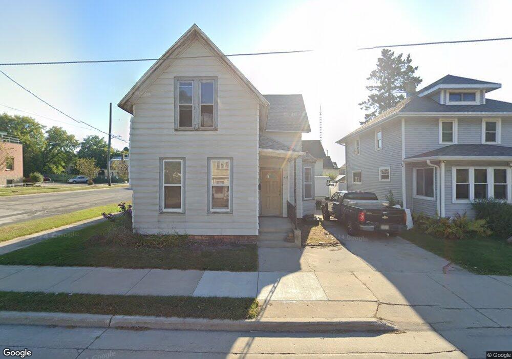 435 N 10th St, Manitowoc, WI 54220 - photo 1