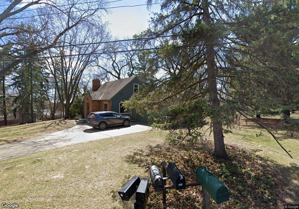 4852 Woodridge Ct, Minnetonka, MN 55345 - photo 1