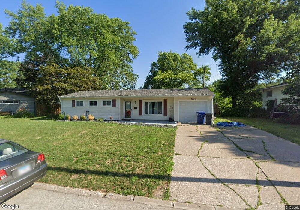 1304 Fairlane Dr, Bettendorf, IA 52722 - photo 1