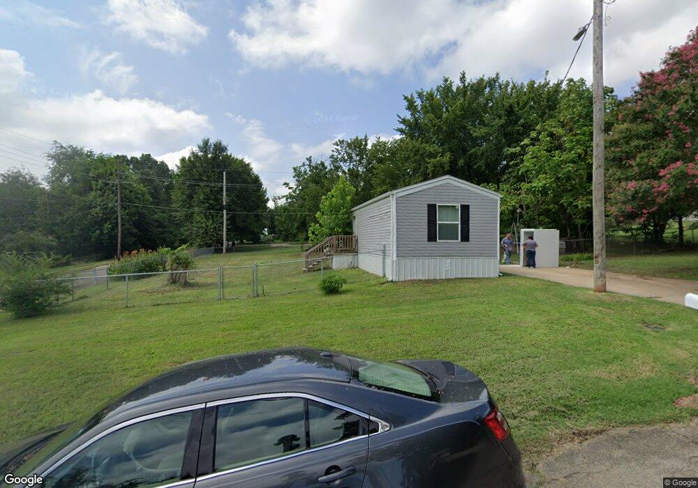 710 E Bissell St, Hugo, OK 74743 - photo 1