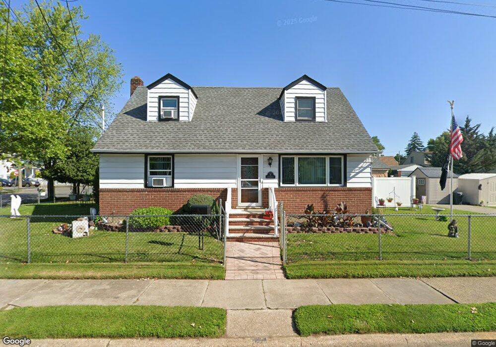 100 Roslyn Rd, Mineola, NY 11501 - photo 1