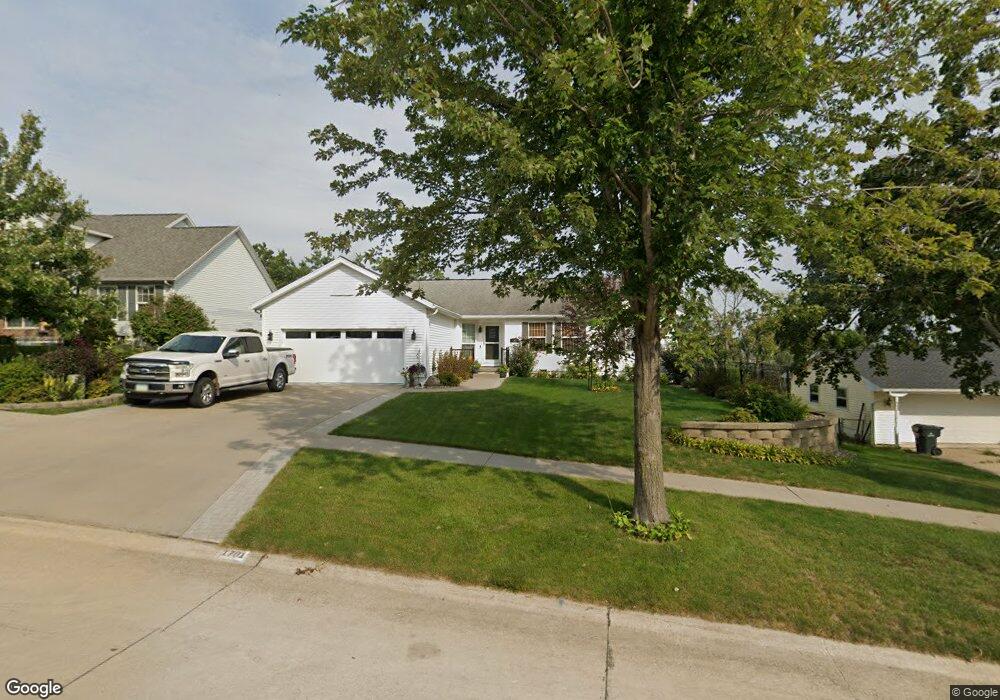 1701 23rd St NW, Cedar Rapids, IA 52405 - photo 1