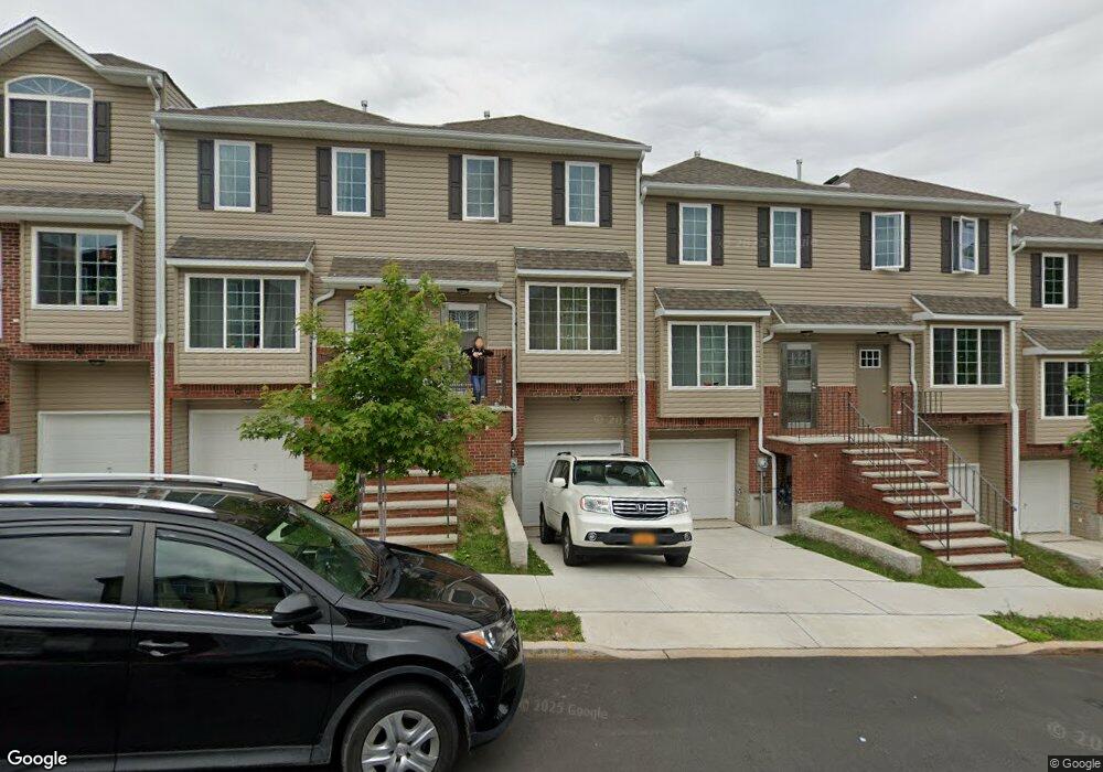 66-106 Burgundy Loop, Staten Island, NY 10304 - photo 1