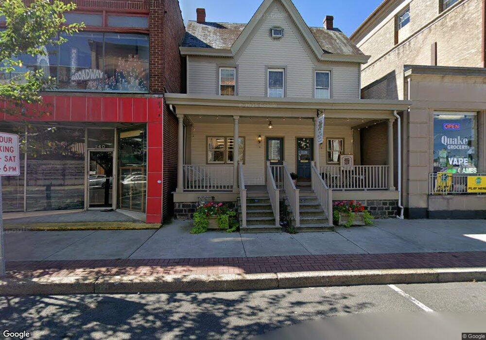 242 W Broad St, Quakertown, PA 18951 - photo 1