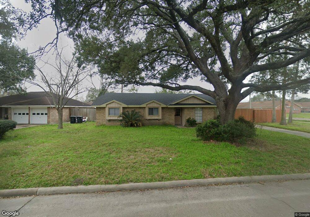 1704 Sherwood Cir, Alvin, TX 77511 - photo 1