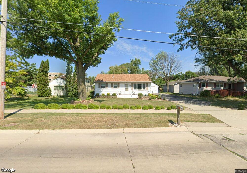 2824 E Ave NW, Cedar Rapids, IA 52405 - photo 1