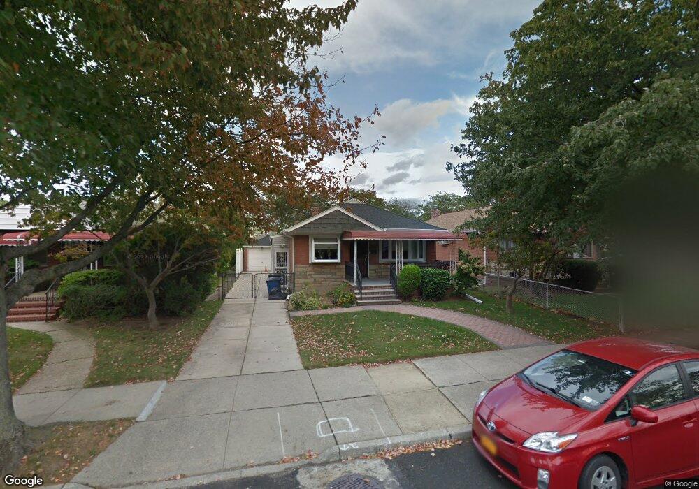 7711 261st St, Glen Oaks, NY 11004 - photo 1