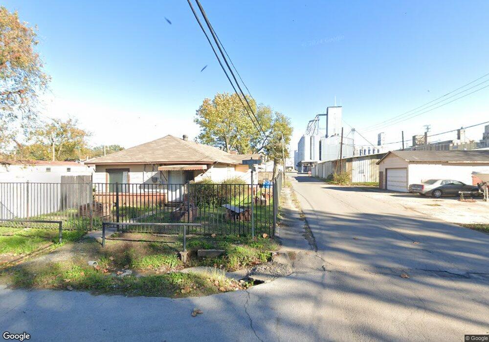 402 N Maple St, Stuttgart, AR 72160 - photo 1