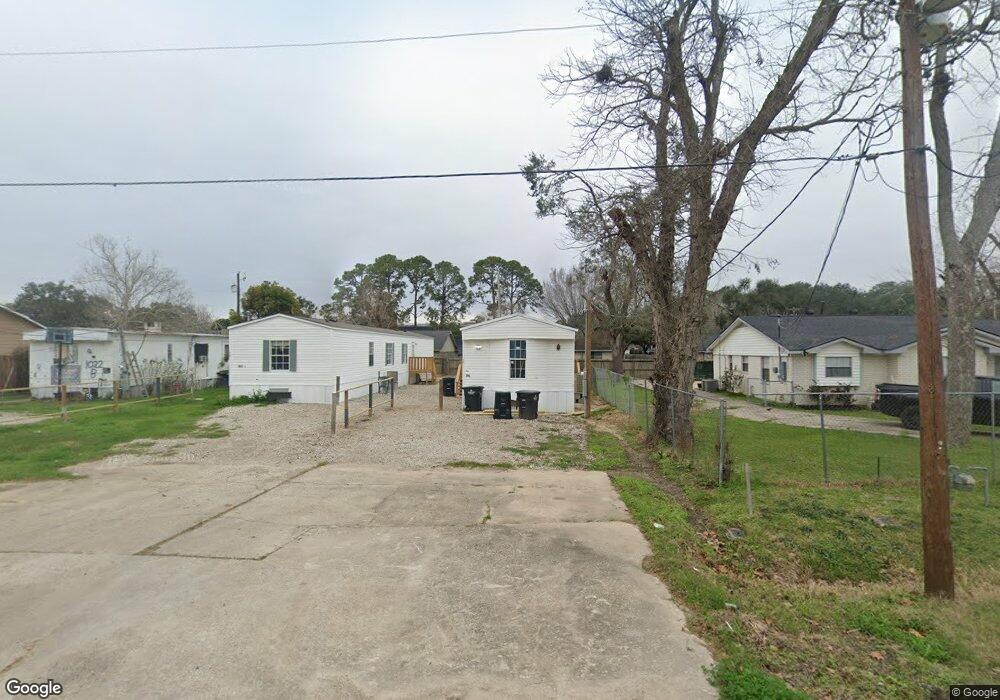 1016 Robinson St, Alvin, TX 77511 - photo 1
