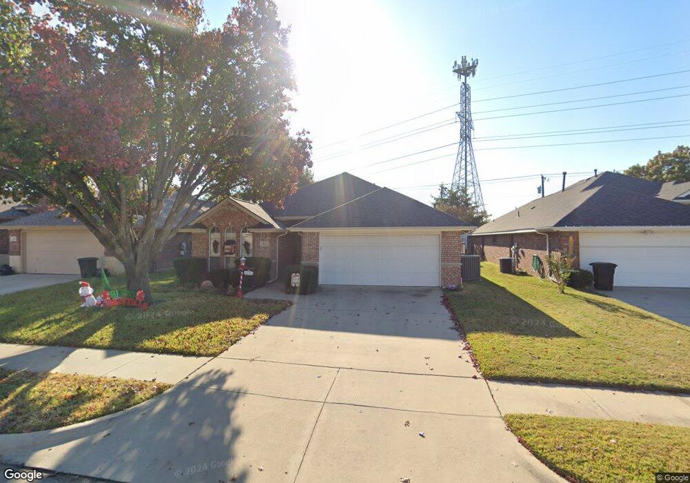 313 Chantilly Ct, Hurst, TX 76054 - photo 1